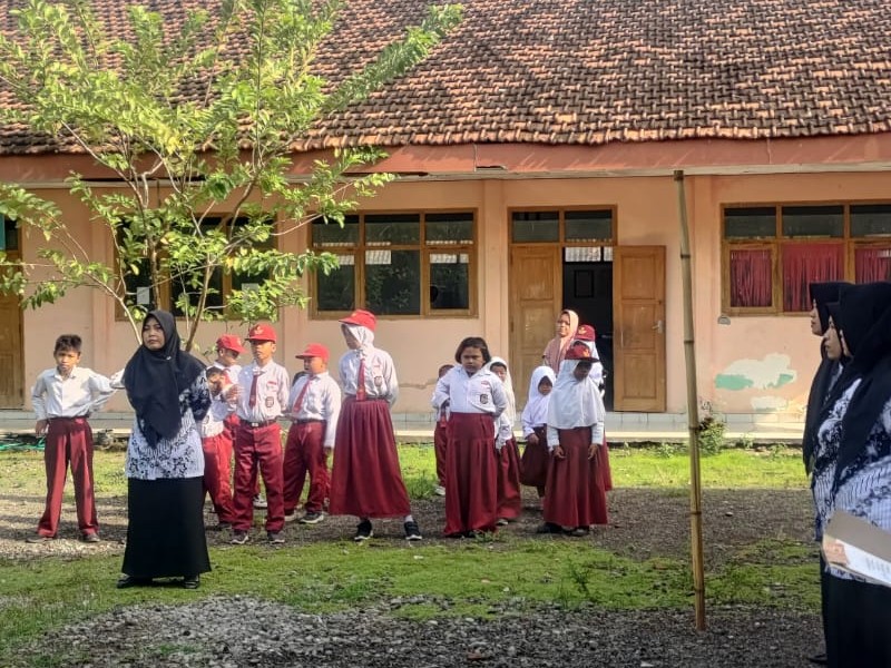 Memperingati hari guru