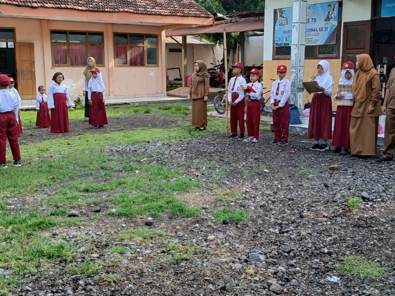 Upacara Setiap Hari Senin